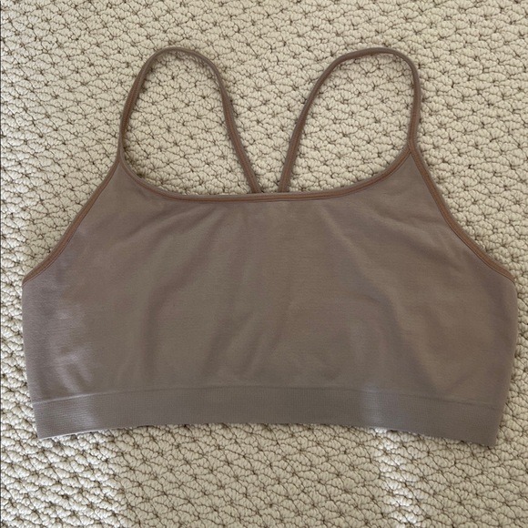 Set of 3 Gap Body seamless bralettes size Medium in very good used condition! - Picture 2 of 11